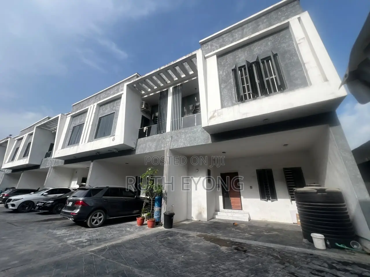 4bdrm Townhouse / Terrace in Off Spg Road Ologolo for rent
