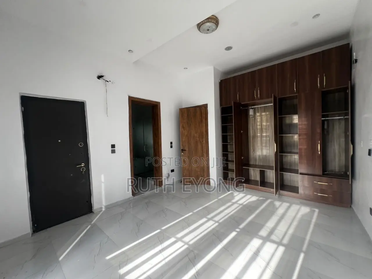 4bdrm Townhouse / Terrace in Off Spg Road Ologolo for rent