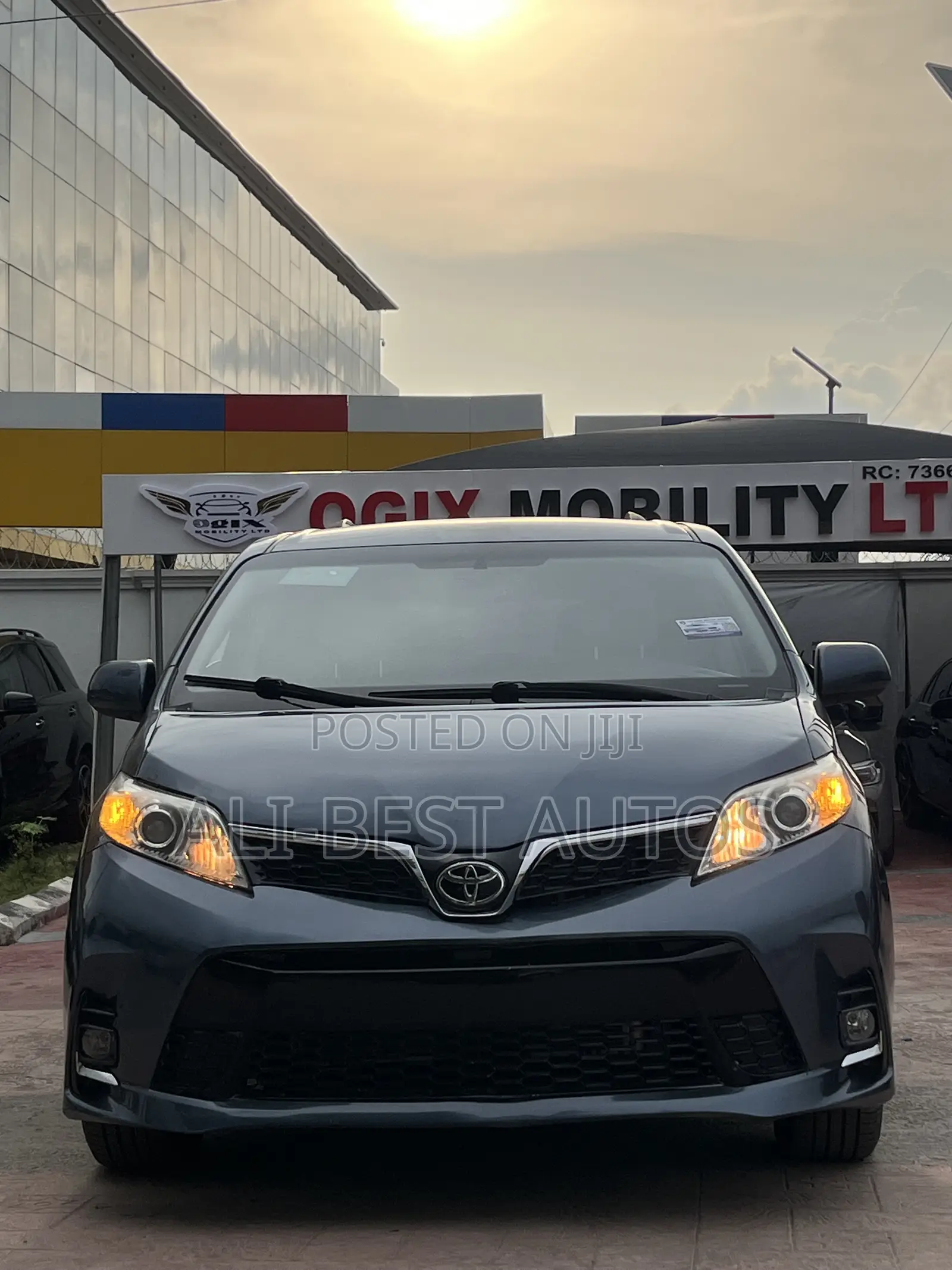 Toyota Sienna 2016 Black