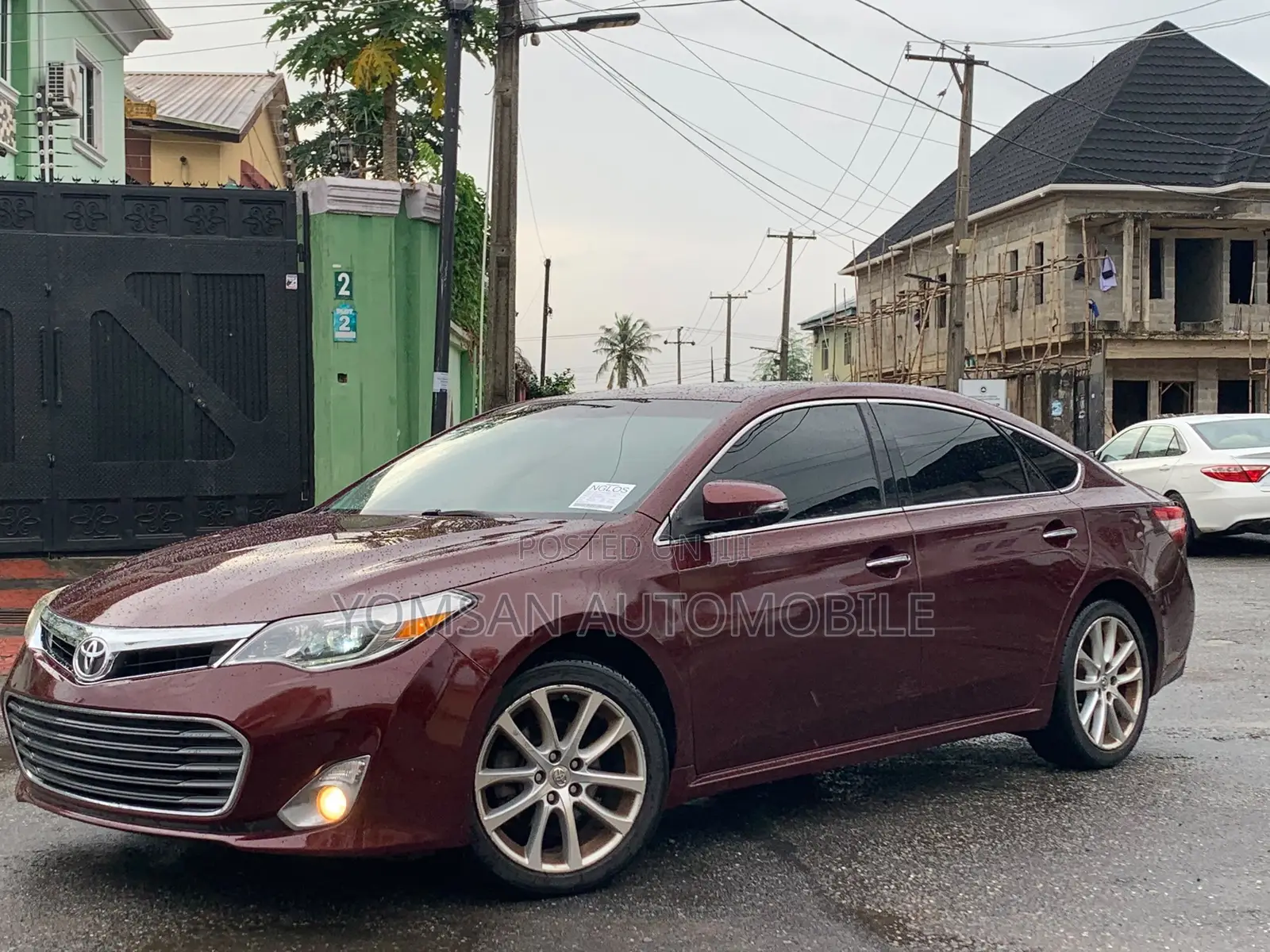 Toyota Avalon Limited 4dr Sedan (3.5L 6cyl 6A) 2014 Beige