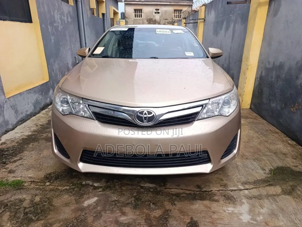 Toyota Camry 2012 Gold