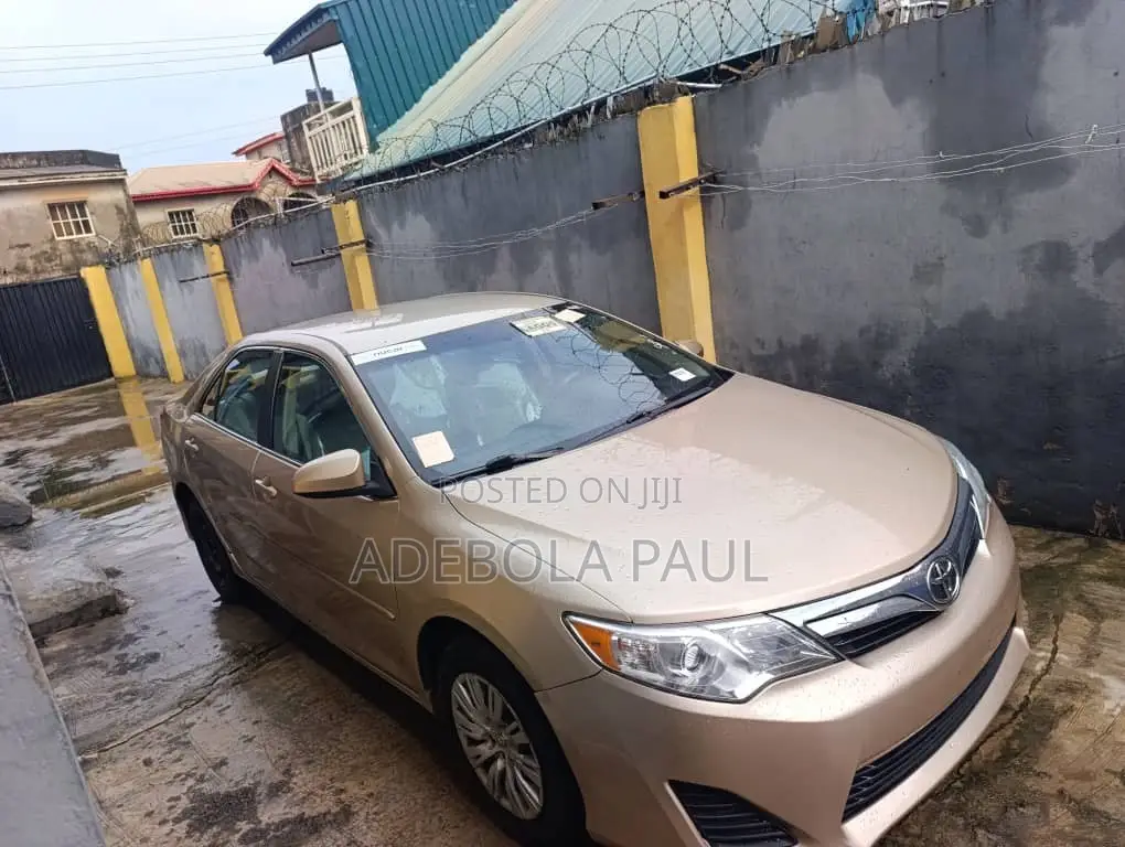 Toyota Camry 2012 Gold