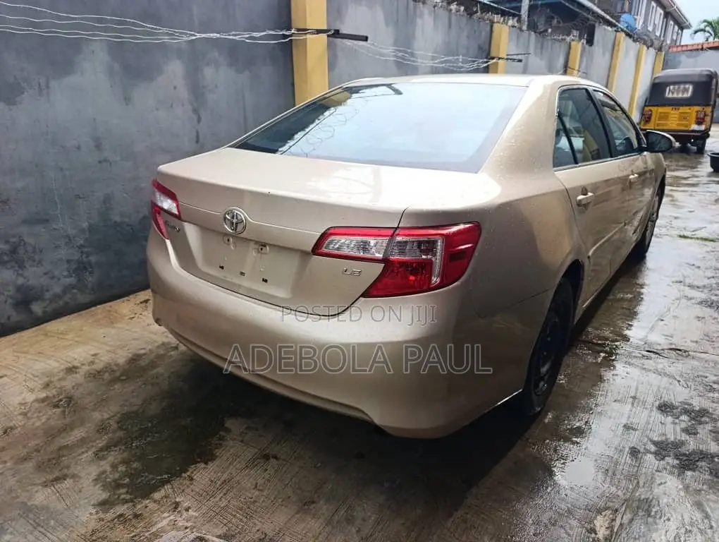 Toyota Camry 2012 Gold