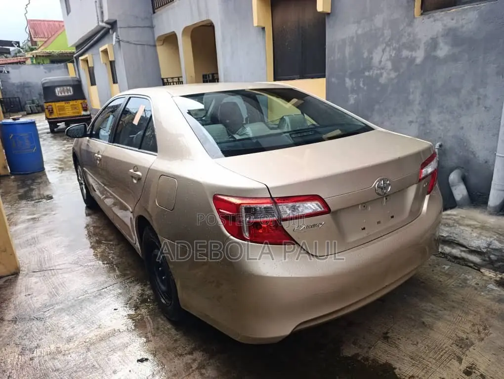 Toyota Camry 2012 Gold