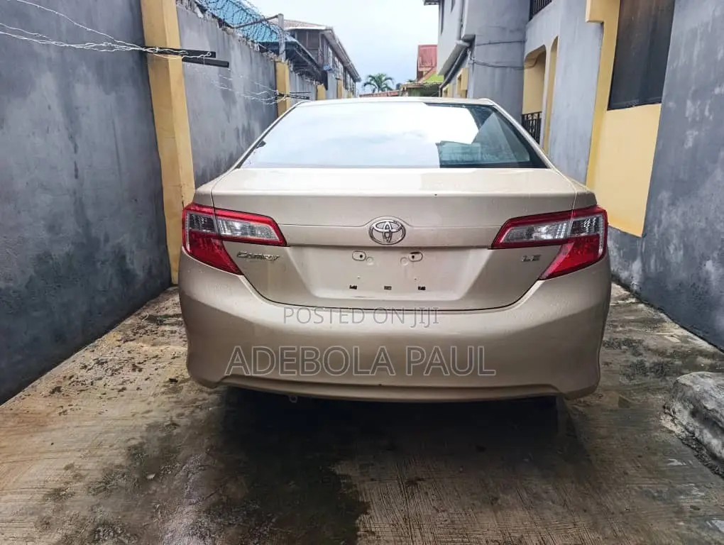Toyota Camry 2012 Gold