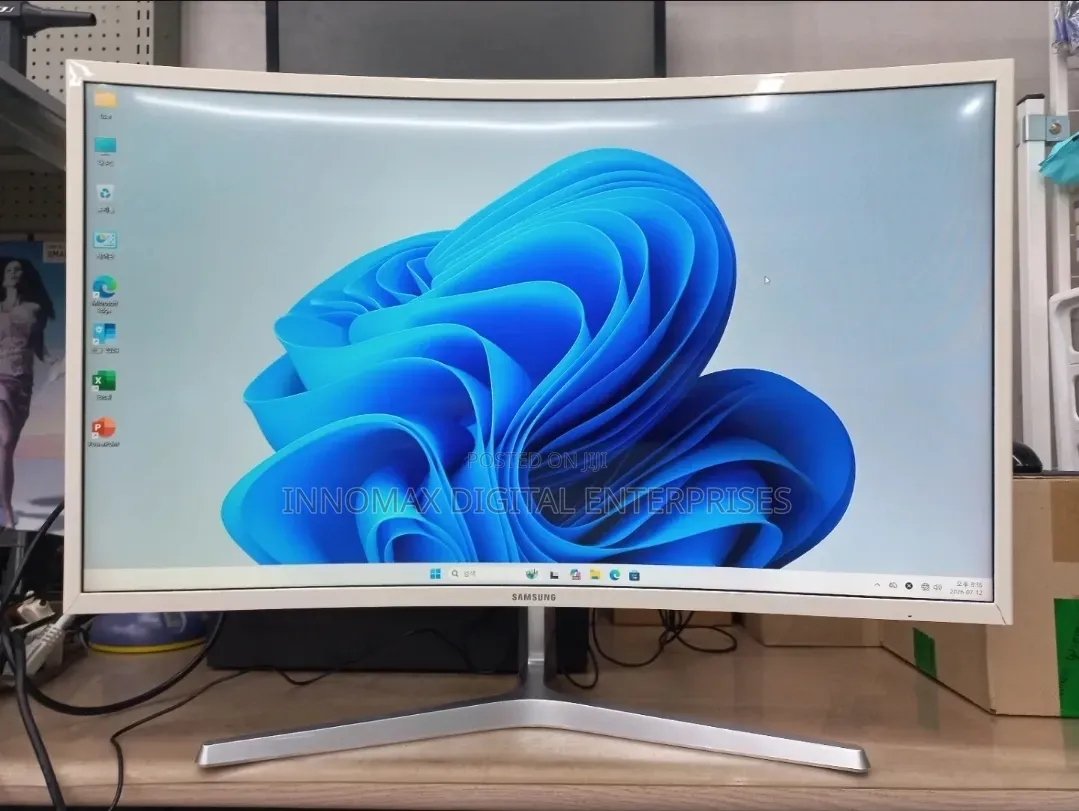 Samsung 32-Inch Curved Led FHD 1080p Led Hdmi Monitor