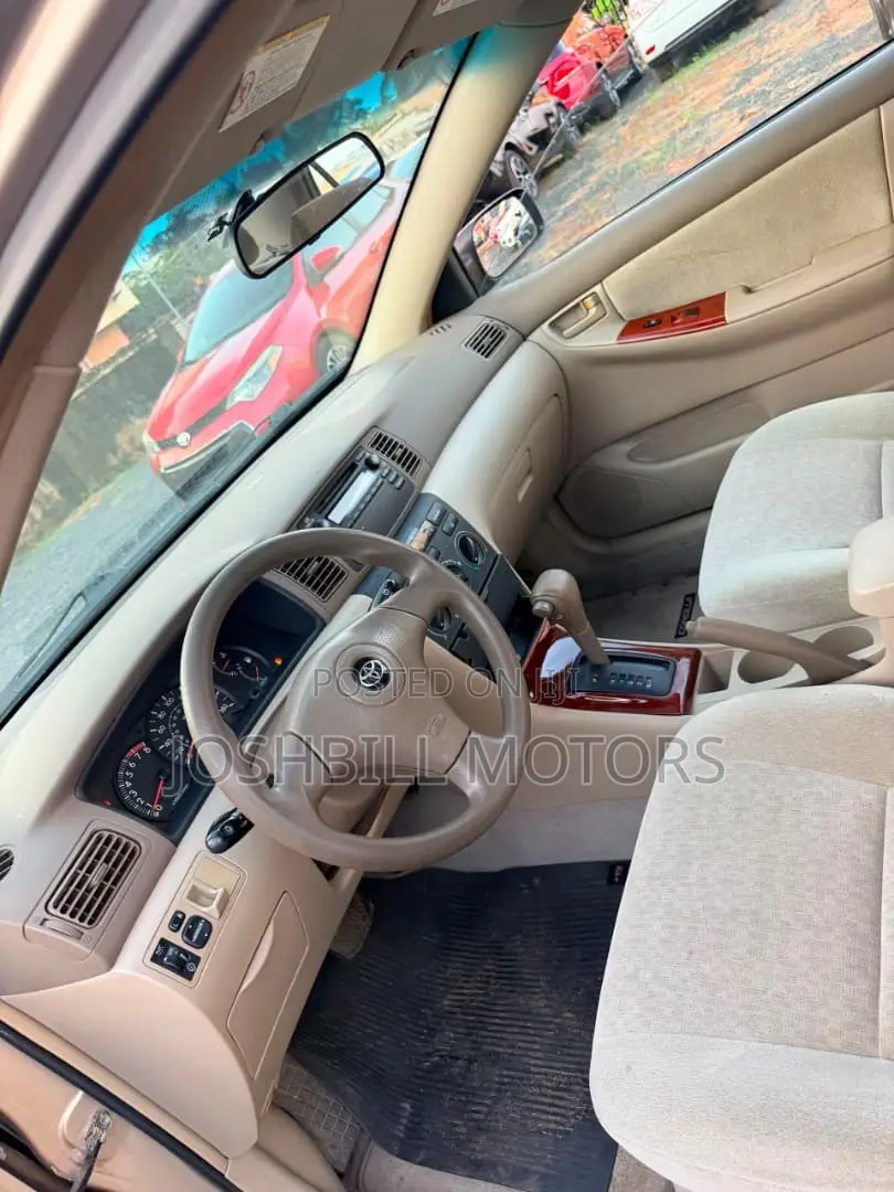 Toyota Corolla CE 2005 Gold