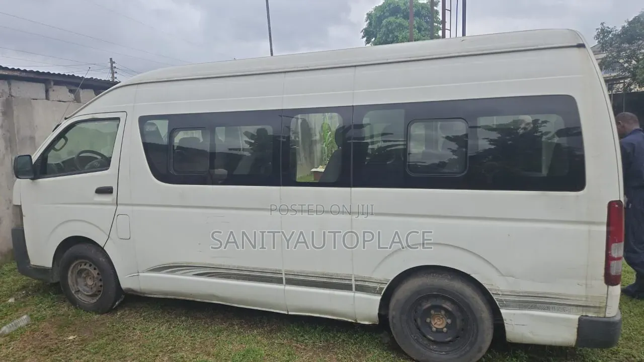 Toyota HiAce 2014 White