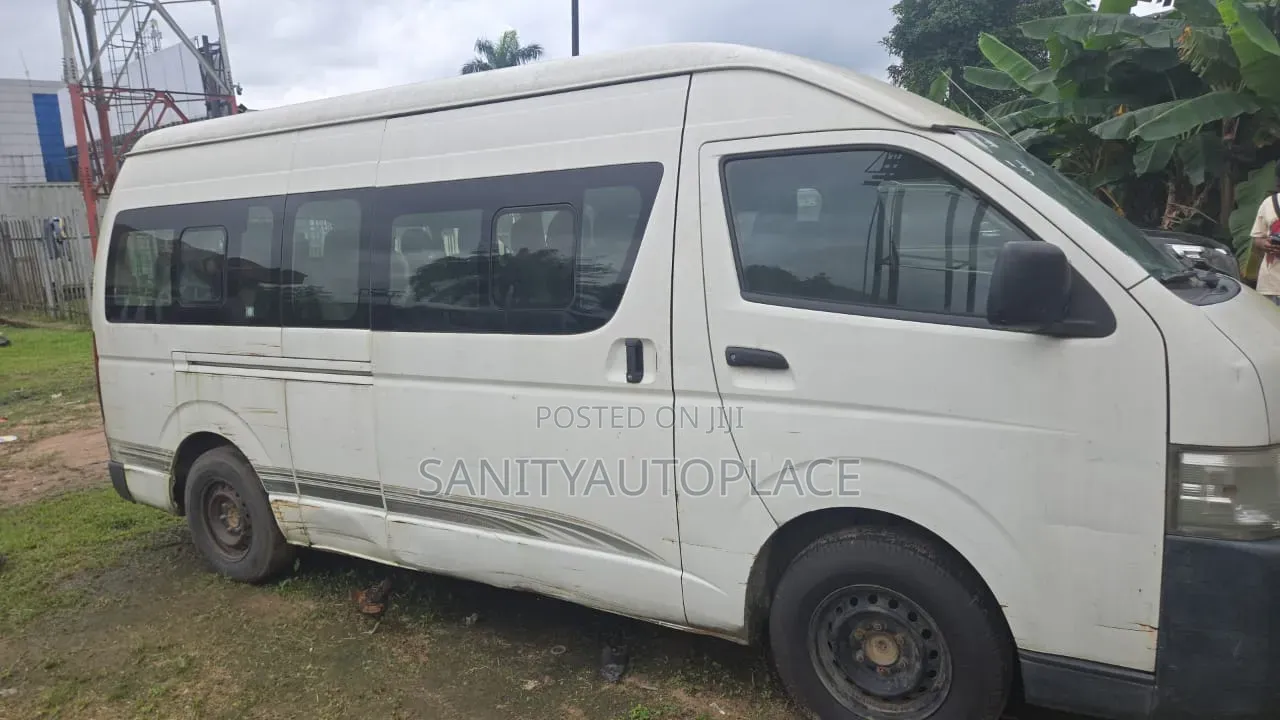 Toyota HiAce 2014 White
