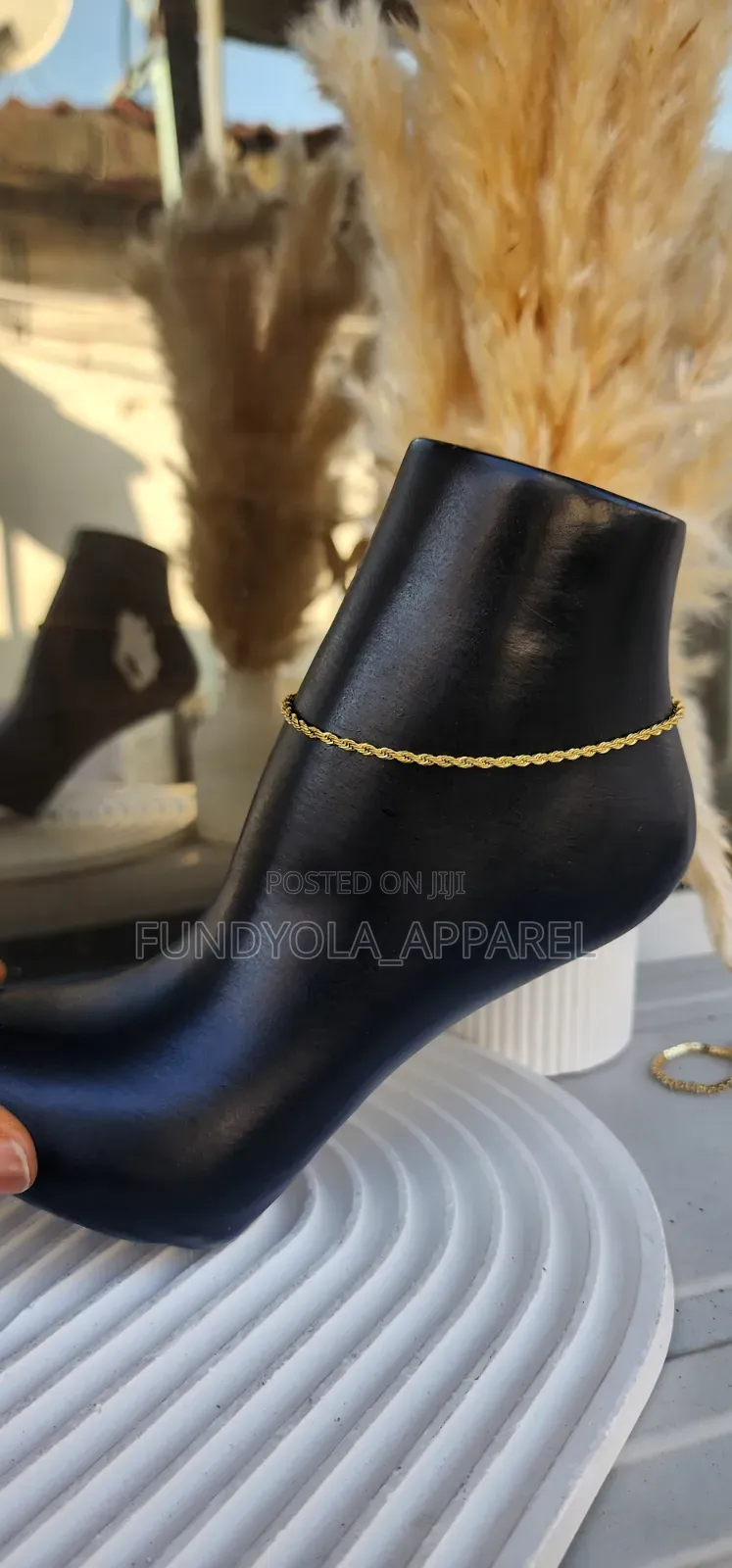 Slim Twist Gold Steel Leg Chain