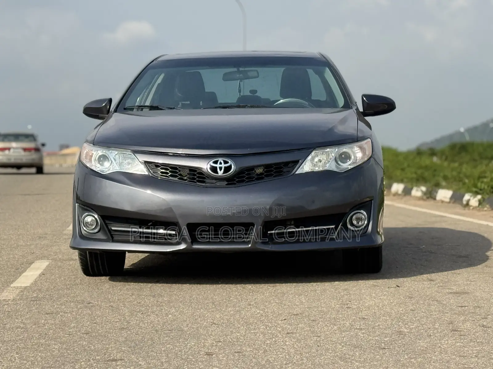 Toyota Camry SE 4dr Sedan (2.5L 4cyl 6A) 2013 Gray