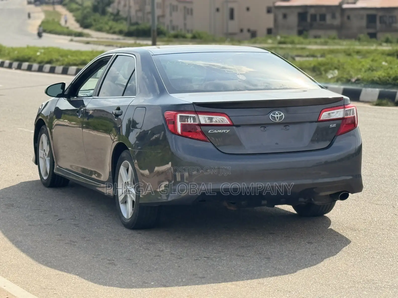 Toyota Camry SE 4dr Sedan (2.5L 4cyl 6A) 2013 Gray