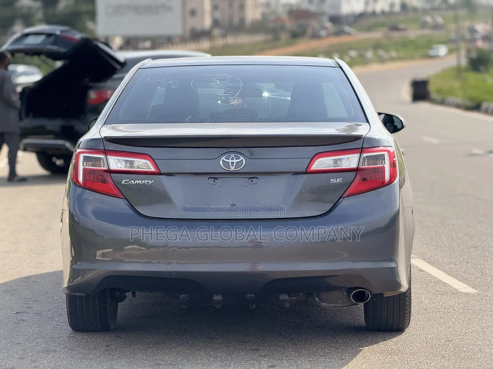 Toyota Camry SE 4dr Sedan (2.5L 4cyl 6A) 2013 Gray