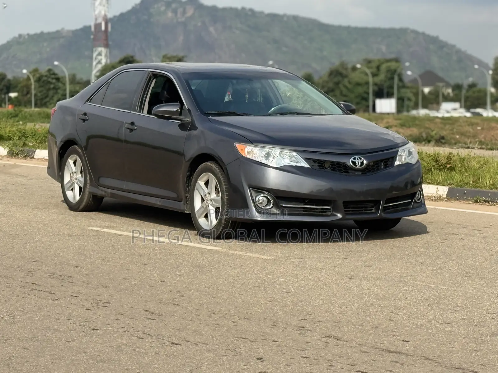 Toyota Camry SE 4dr Sedan (2.5L 4cyl 6A) 2013 Gray