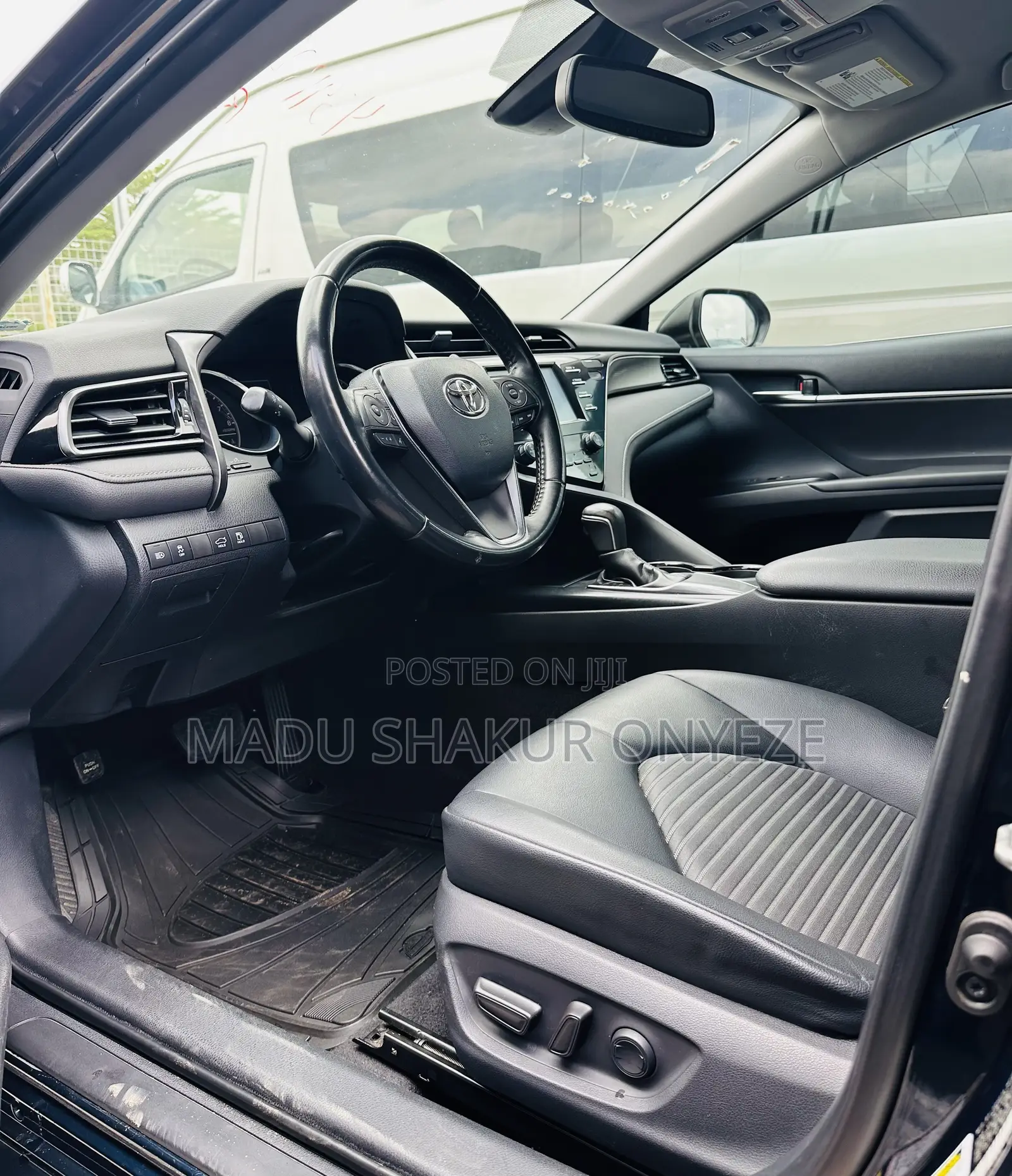 Toyota Camry SE (2.5L 4cyl 8A) 2019 Blue