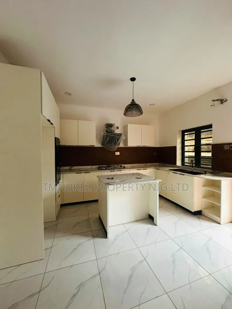 5bdrm Duplex in Phase 1 / Gbagada for sale