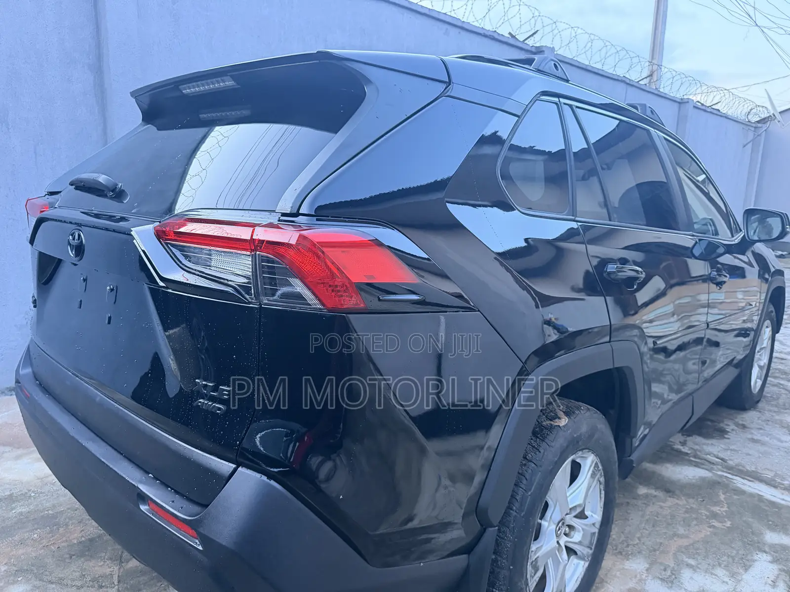 Toyota RAV4 XLE AWD 2019 Black