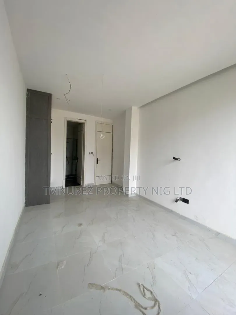 2bdrm Apartment in Lekki Phase 1 for sale