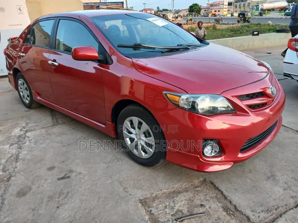 Toyota Corolla 2013 Red