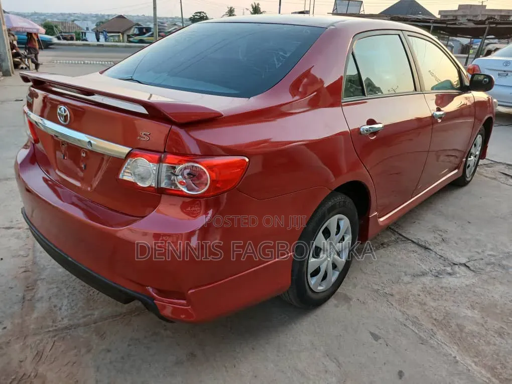 Toyota Corolla 2013 Red