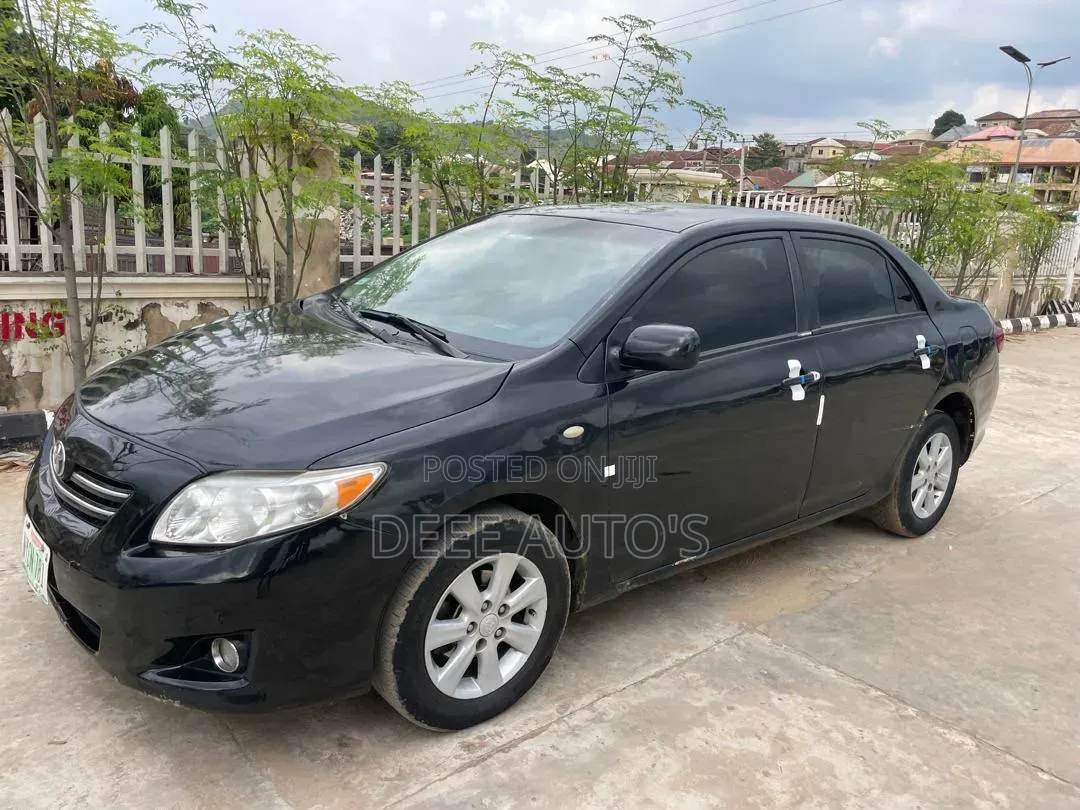 Toyota Corolla Base 4dr Sedan (1.8L 4cyl 5M) 2010 Black