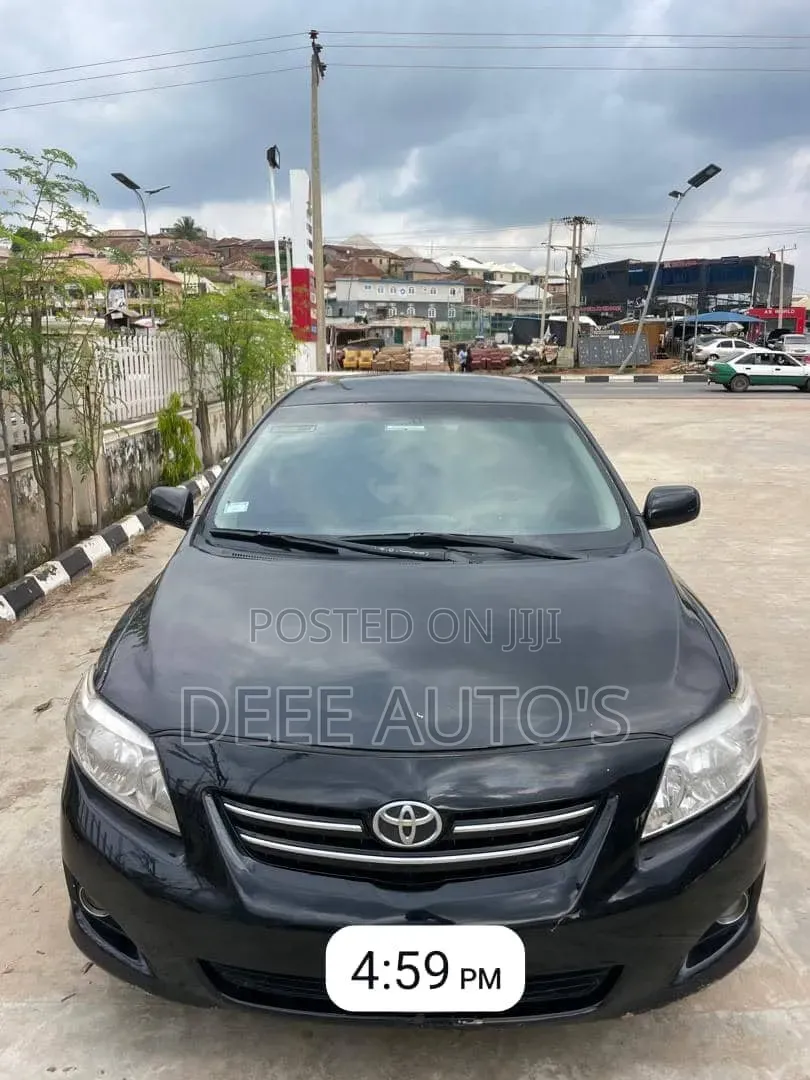 Toyota Corolla Base 4dr Sedan (1.8L 4cyl 5M) 2010 Black