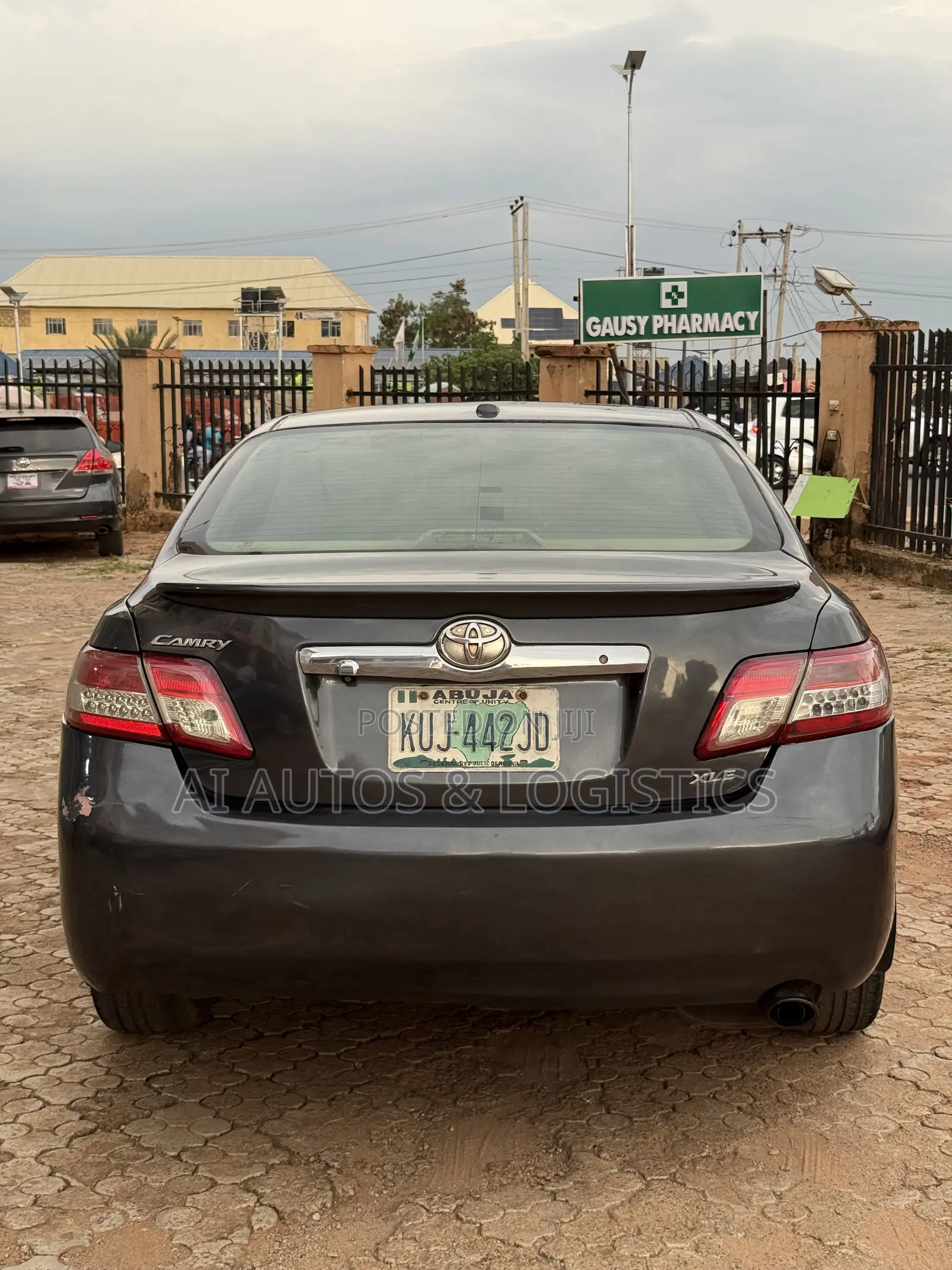 Toyota Camry XLE 4dr Sedan (2.5L 4cyl 6AM) 2010 Gray