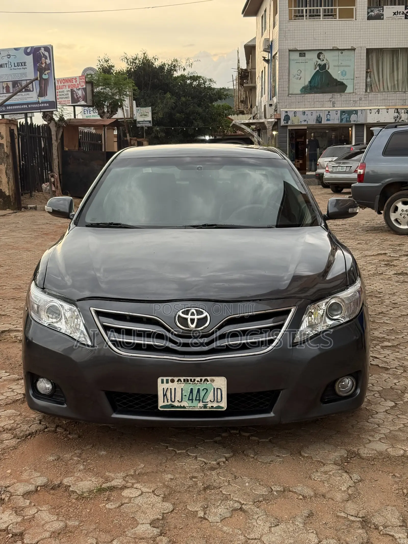 Toyota Camry XLE 4dr Sedan (2.5L 4cyl 6AM) 2010 Gray