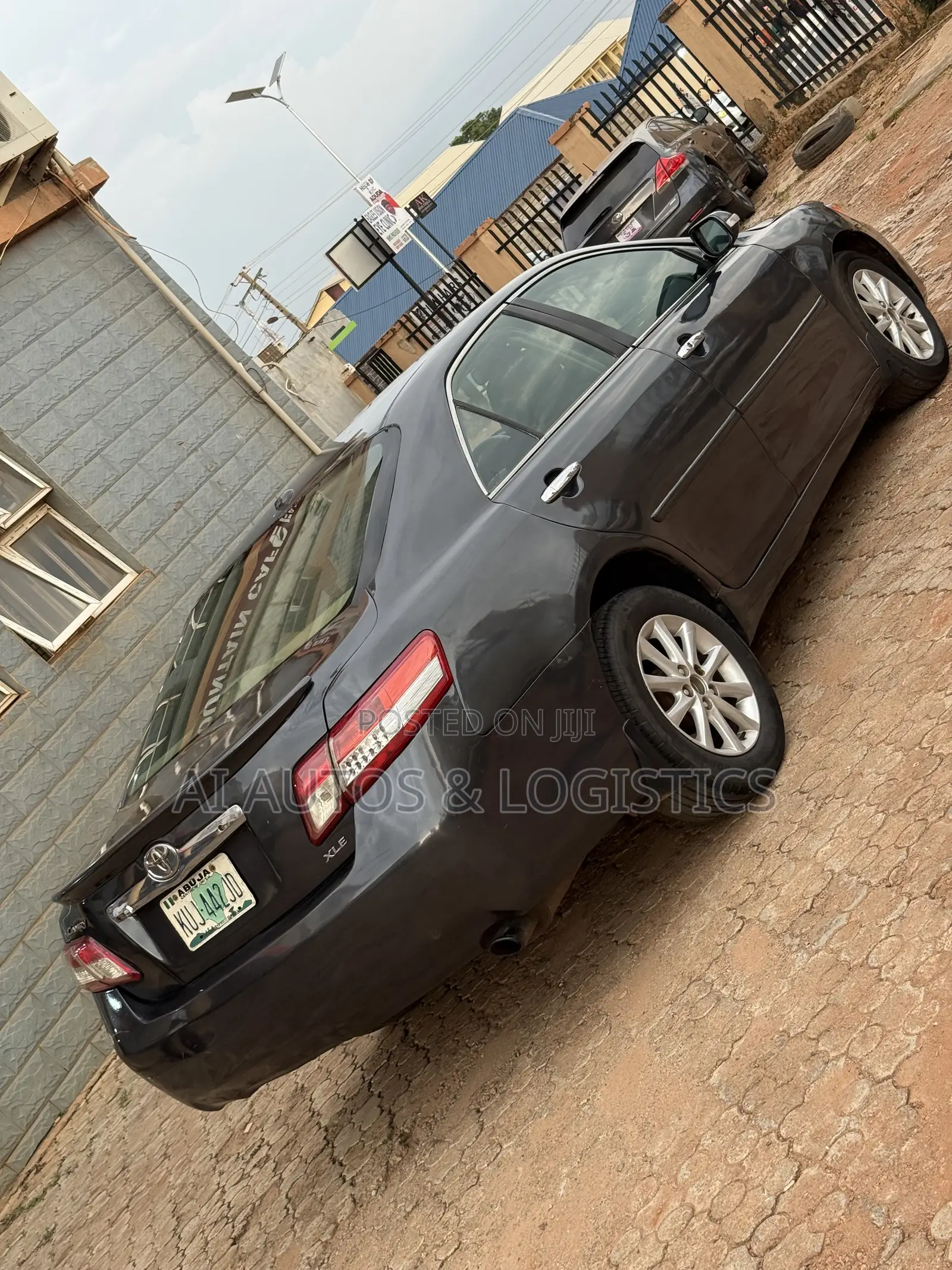 Toyota Camry XLE 4dr Sedan (2.5L 4cyl 6AM) 2010 Gray