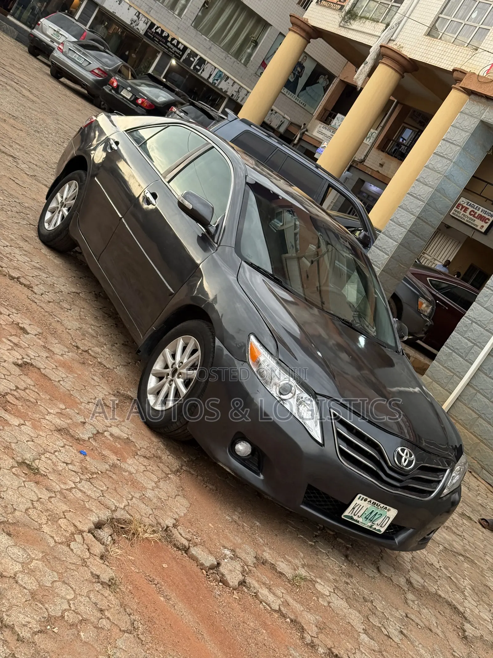 Toyota Camry XLE 4dr Sedan (2.5L 4cyl 6AM) 2010 Gray