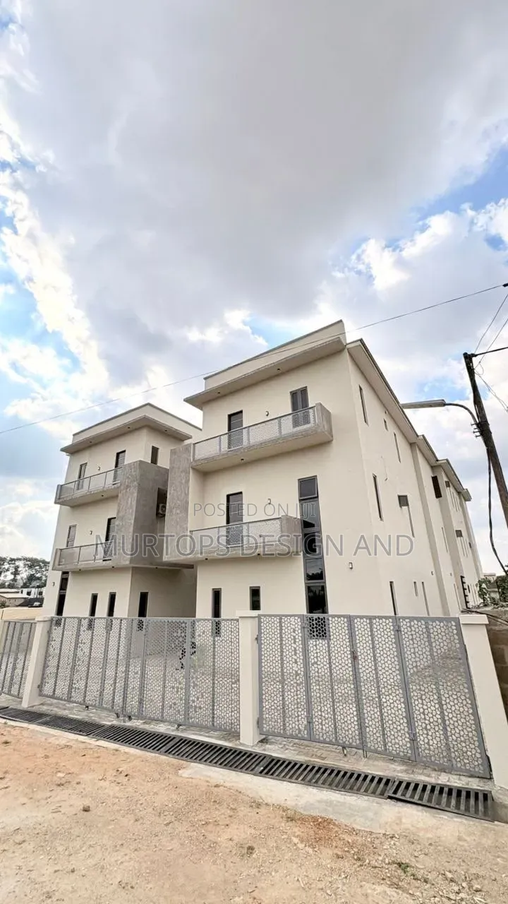 2bdrm Apartment in Old Bodija for sale