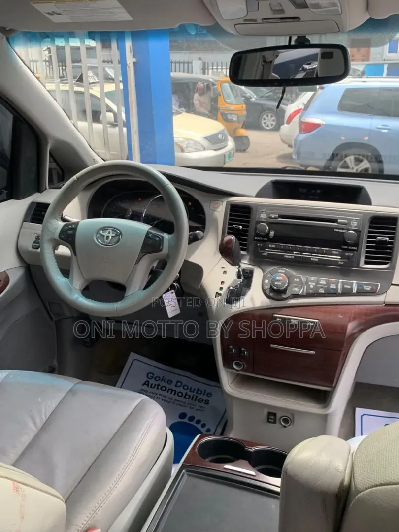 Toyota Sienna XLE 7 Passenger 2012 Black