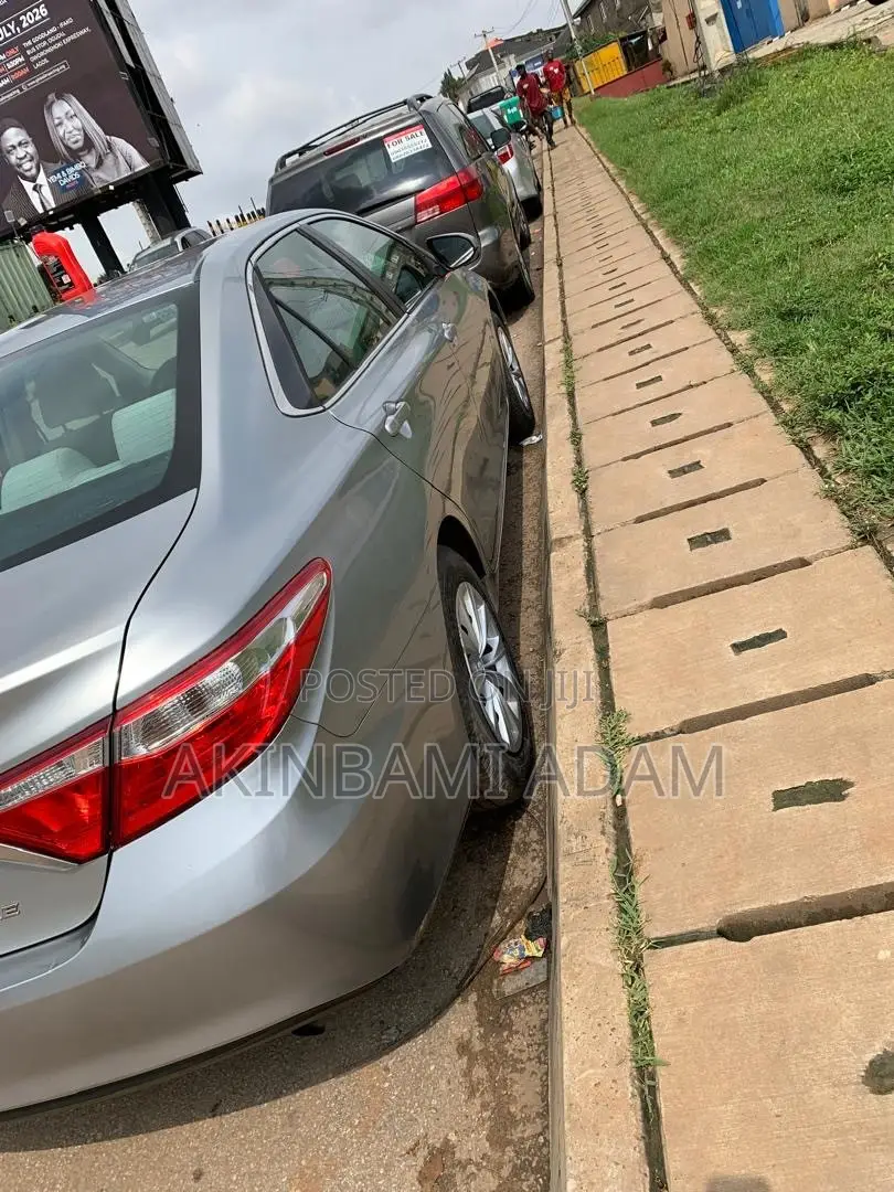 Toyota Camry LE 4dr Sedan (2.5L 4cyl 6A) 2016 Gray
