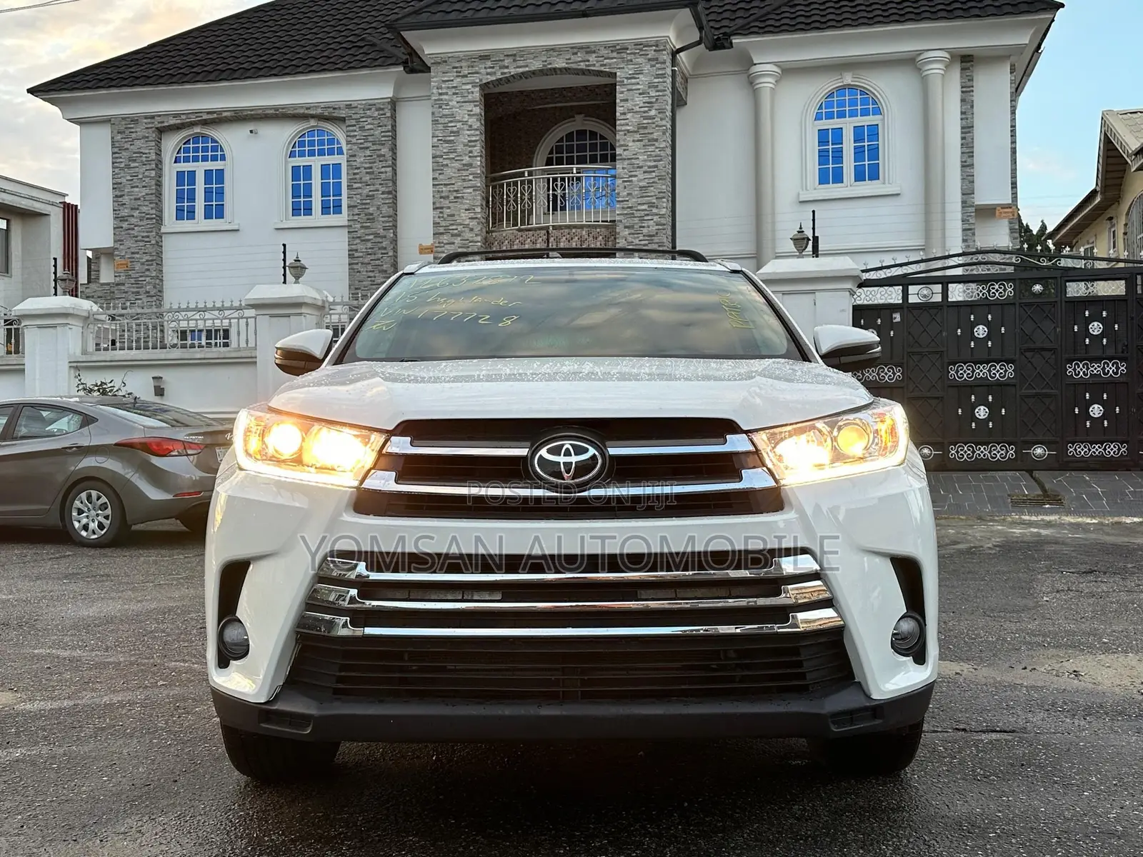 Toyota Highlander XLE 4dr SUV AWD (3.5L 6cyl 6A) 2015 White