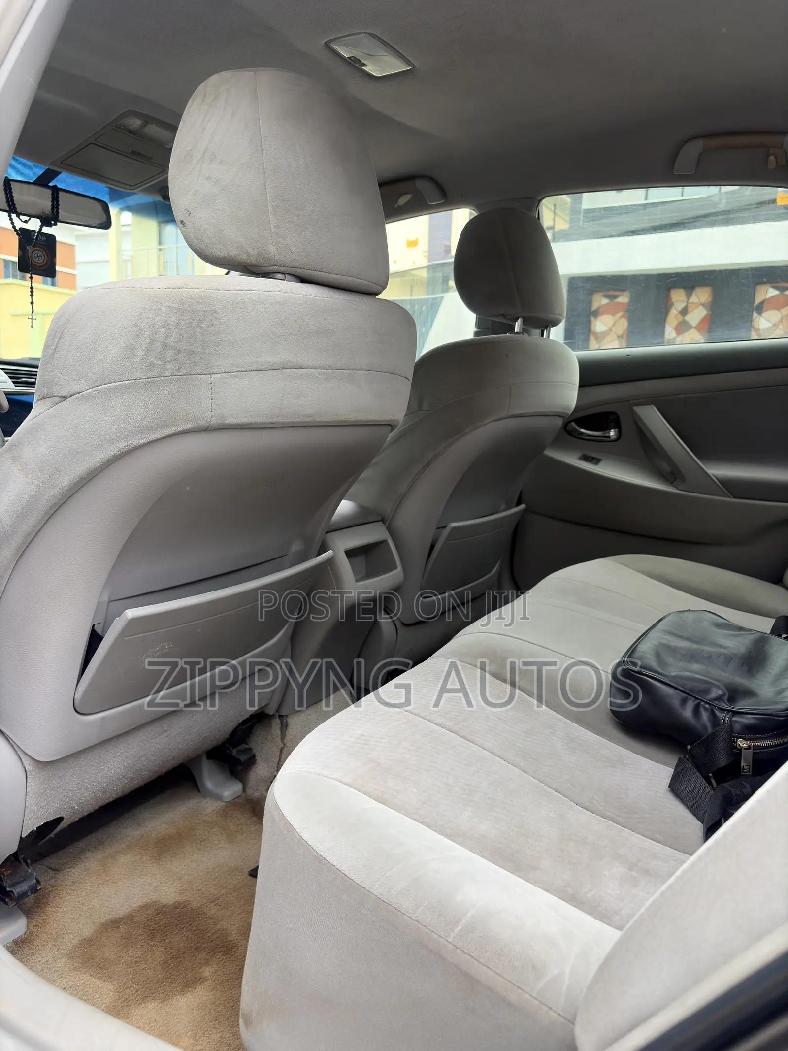 Toyota Camry LE 4dr Sedan (2.5L 4cyl 6AM) 2010 Gray