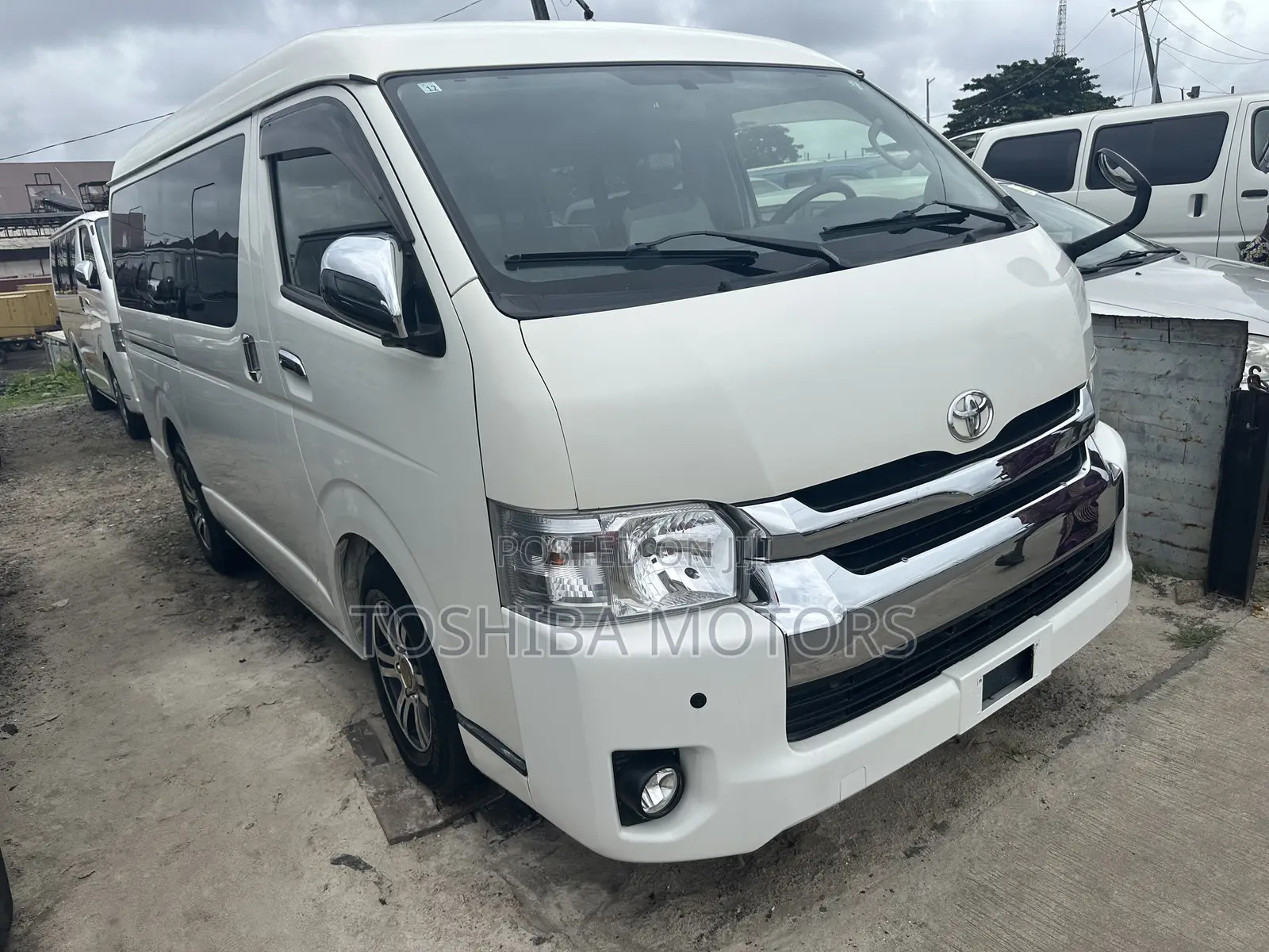 Toyota HiAce 2015 White