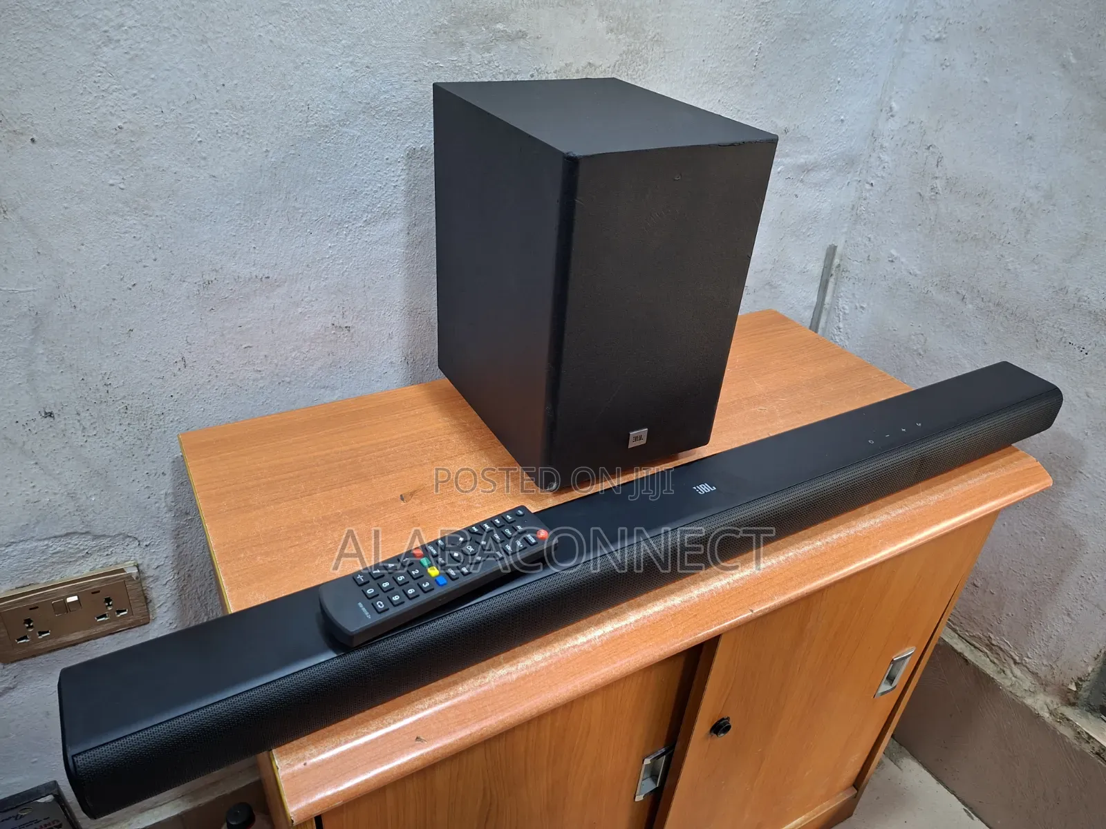 JBL Soundbar SB550 With Its Wireless Subwoofer