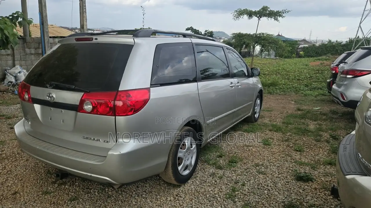 Toyota Sienna CE FWD 2007 Gray