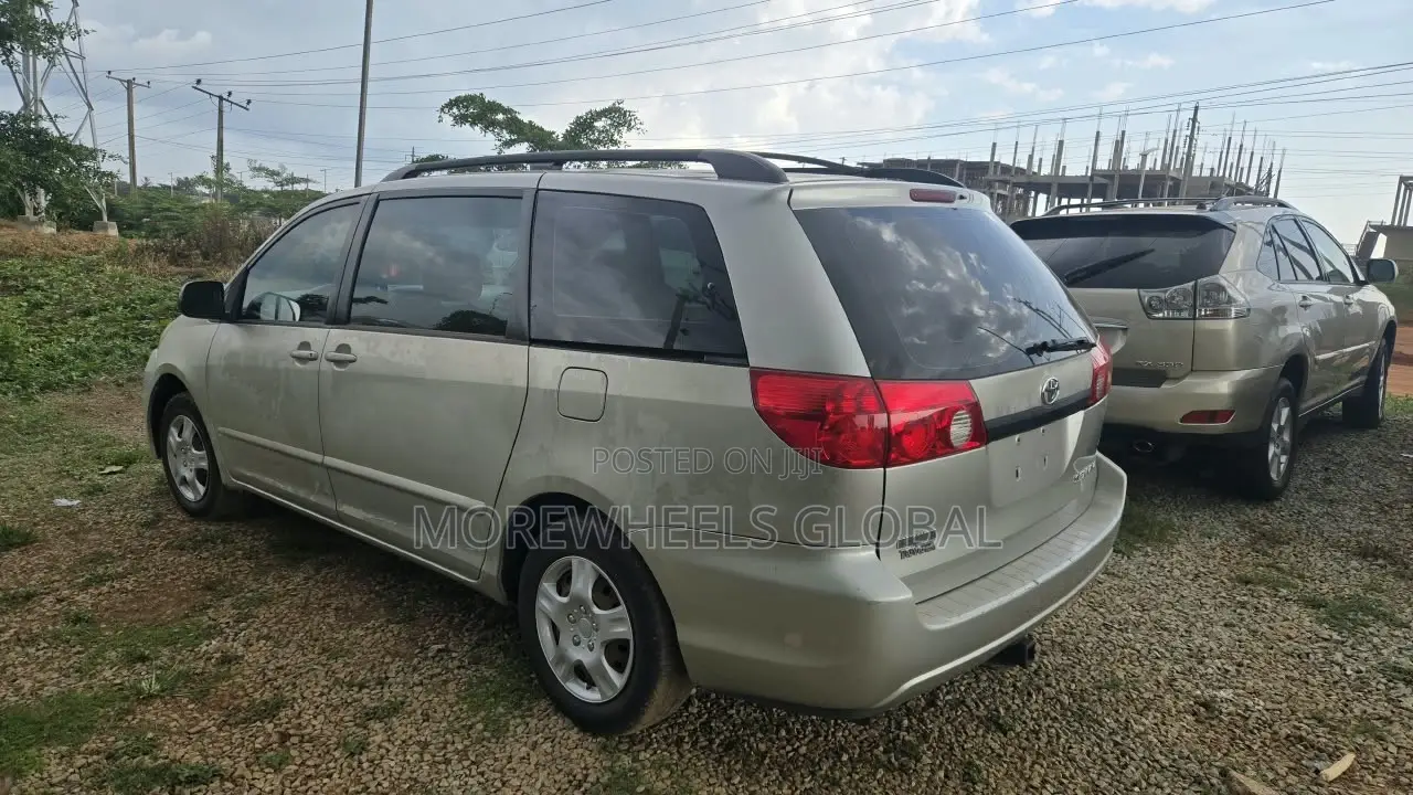 Toyota Sienna CE FWD 2007 Gray