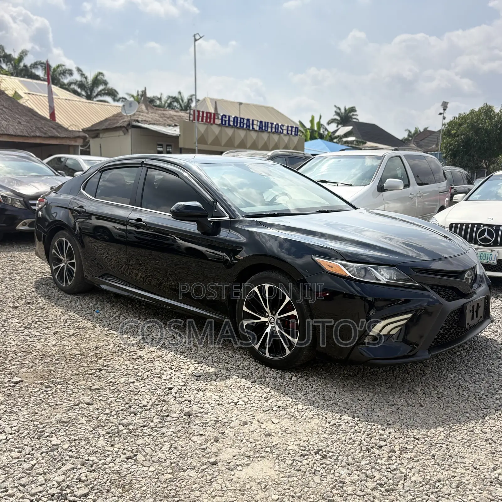 Toyota Camry SE FWD 2020 Black