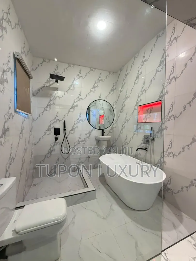 Luxury Studio Apartment With Bath Tub