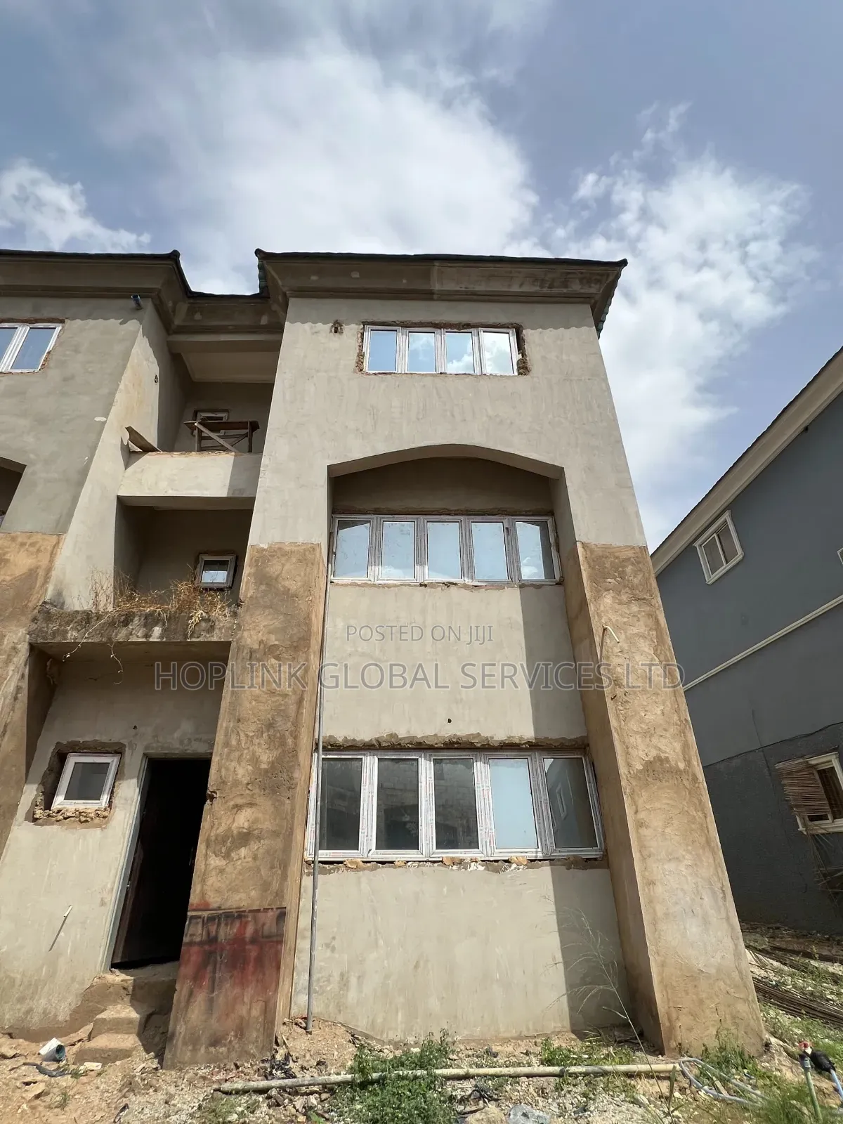 Furnished 3bdrm Duplex in Idu for sale