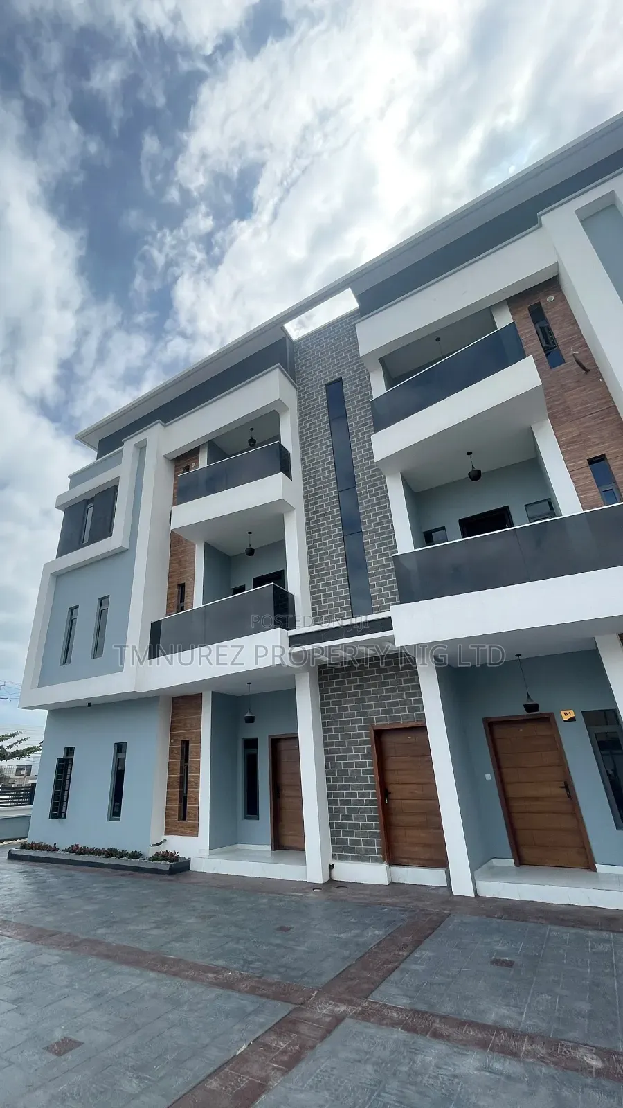 2bdrm Apartment in Off Lekki-Epe Expressway for sale