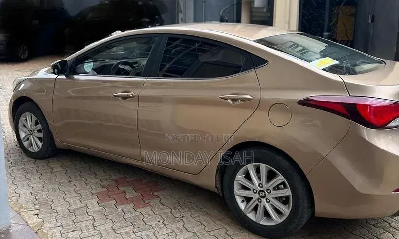 Hyundai Elantra 2013 Gold