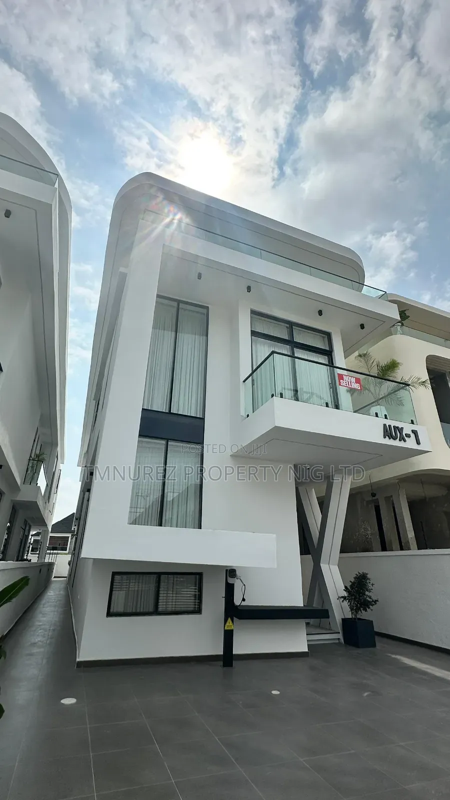 5bdrm Duplex in Chevron for sale