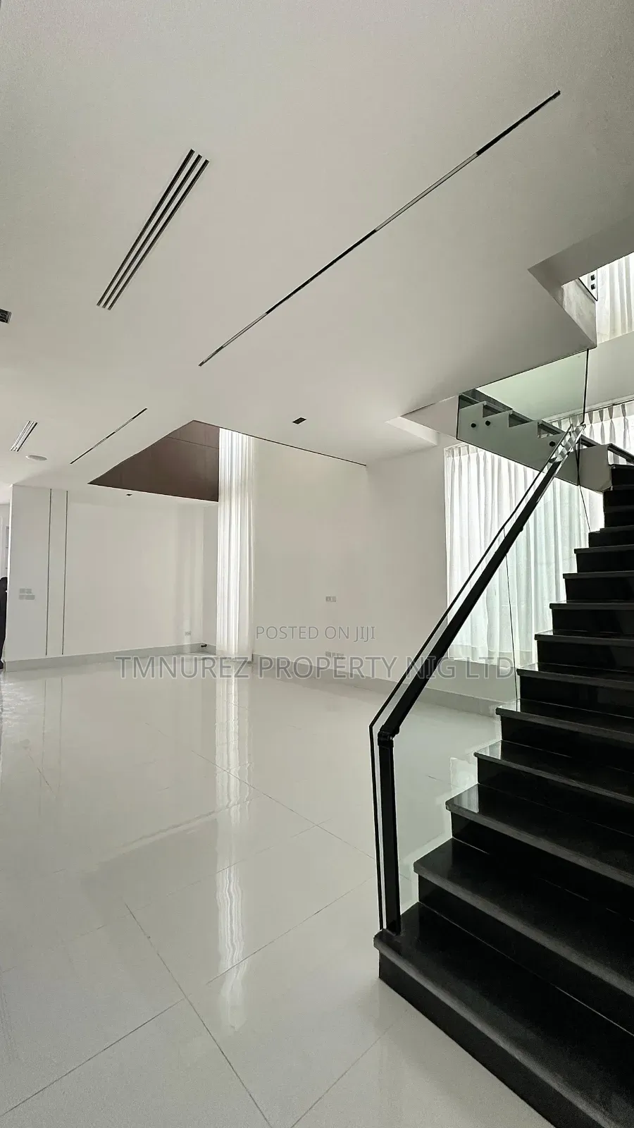 5bdrm Duplex in Chevron for sale