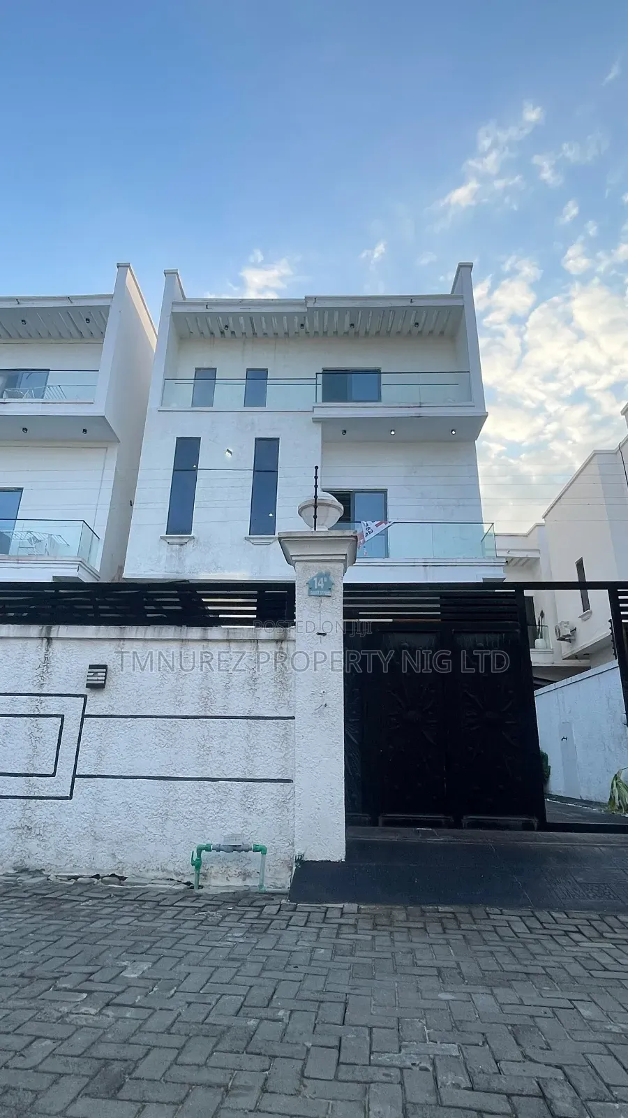 6bdrm Duplex in Chevron for rent