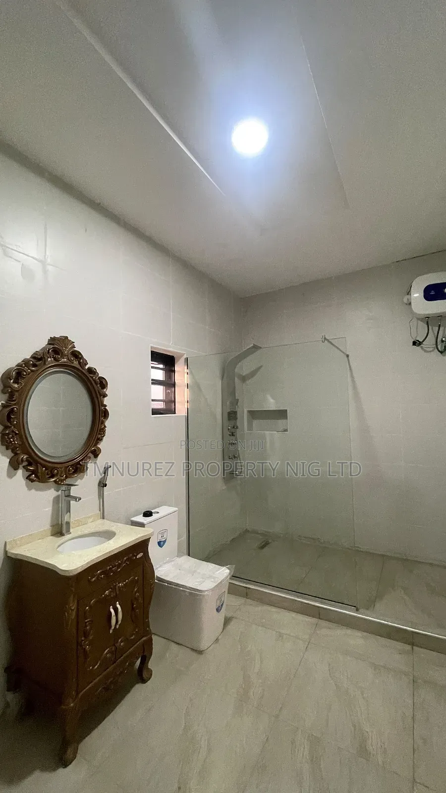 6bdrm Duplex in Chevron for rent