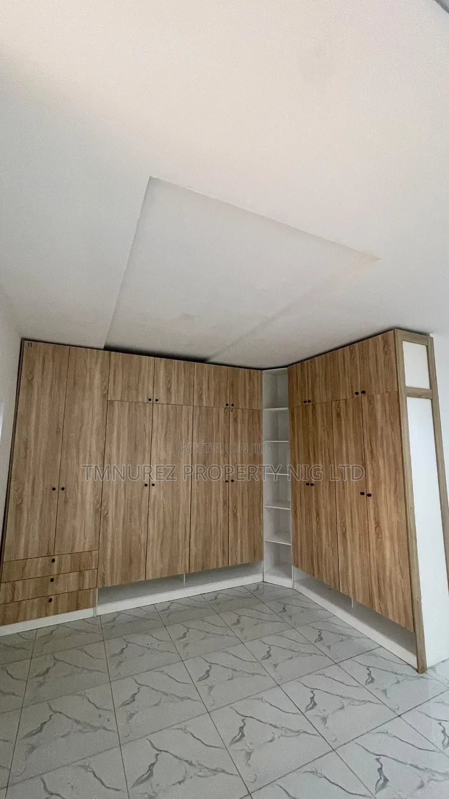 6bdrm Duplex in Chevron for rent
