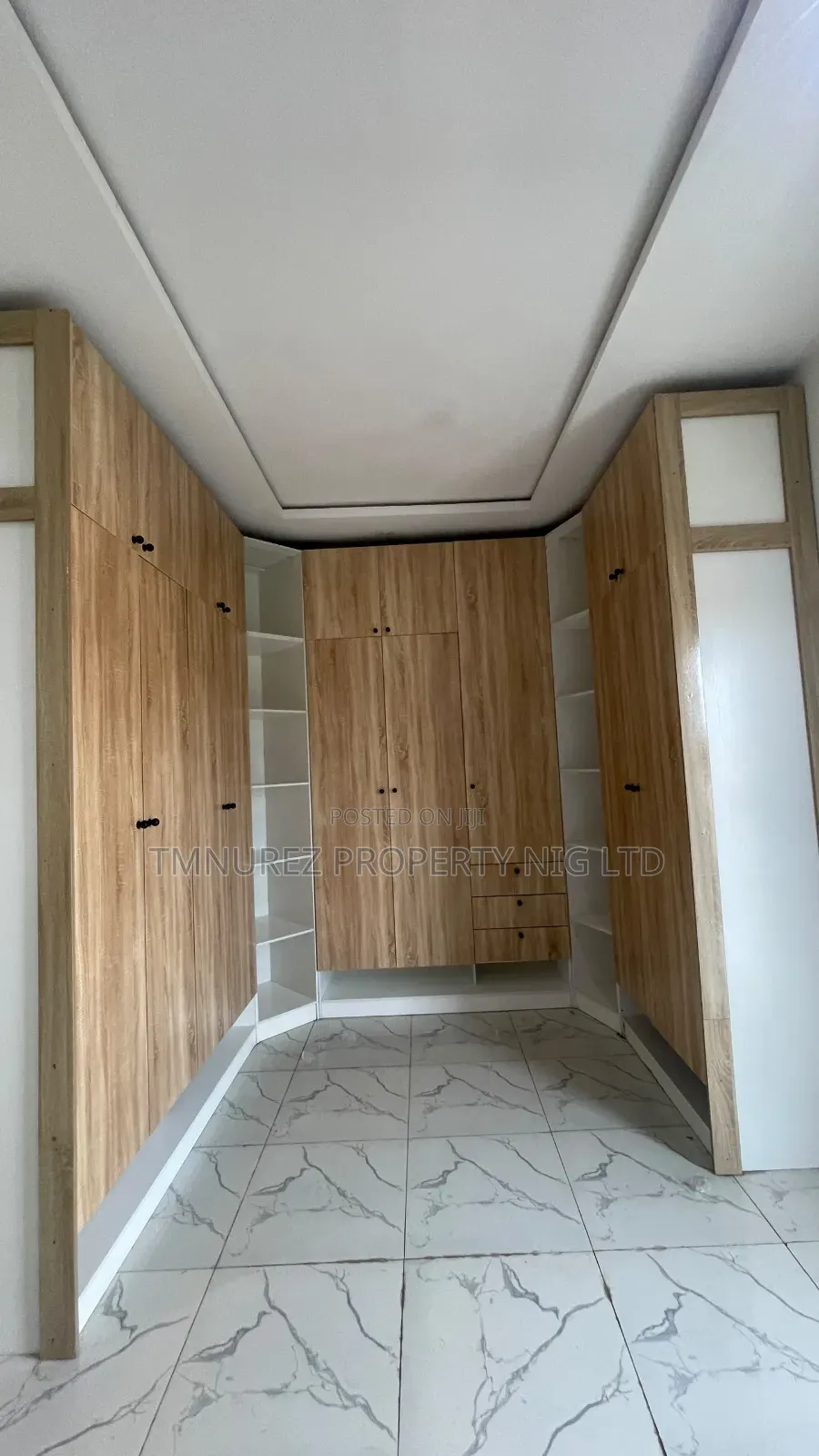 6bdrm Duplex in Chevron for rent